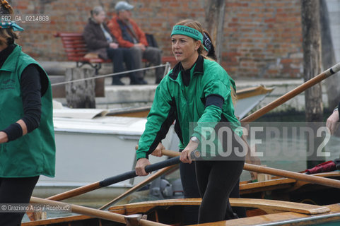 VENICE, NOVEMBER, 14TH 2009 - THE SYMBOLIC FUNERAL OF VENICE IN THE GRAND CANAL BY THE GROUP WWW.VENESSIA.COM. THE NUMBER OF VENITIAN CITIZENS NOW IS THE LOWEST IN HIS HISTORY, MINUS OF 60.000 ©Graziano Arici/Rosebud2/BLACKARCHIVES