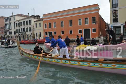 VENICE, NOVEMBER, 14TH 2009 - THE SYMBOLIC FUNERAL OF VENICE IN THE GRAND CANAL BY THE GROUP WWW.VENESSIA.COM. THE NUMBER OF VENITIAN CITIZENS NOW IS THE LOWEST IN HIS HISTORY, MINUS OF 60.000 ©Graziano Arici/Rosebud2/BLACKARCHIVES