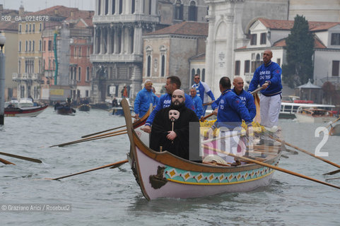 VENICE, NOVEMBER, 14TH 2009 - THE SYMBOLIC FUNERAL OF VENICE IN THE GRAND CANAL BY THE GROUP WWW.VENESSIA.COM. THE NUMBER OF VENITIAN CITIZENS NOW IS THE LOWEST IN HIS HISTORY, MINUS OF 60.000 ©Graziano Arici/Rosebud2/BLACKARCHIVES