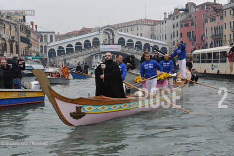 VENICE, NOVEMBER, 14TH 2009 - THE SYMBOLIC FUNERAL OF VENICE IN THE GRAND CANAL BY THE GROUP WWW.VENESSIA.COM. THE NUMBER OF VENITIAN CITIZENS NOW IS THE LOWEST IN HIS HISTORY, MINUS OF 60.000 ©Graziano Arici/Rosebud2/BLACKARCHIVES