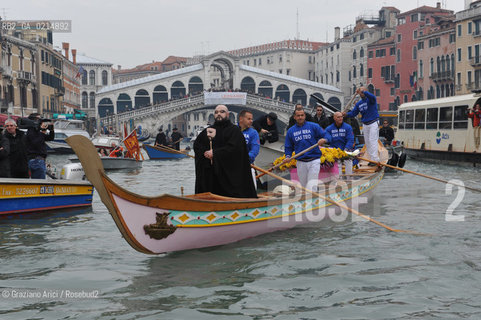 VENICE, NOVEMBER, 14TH 2009 - THE SYMBOLIC FUNERAL OF VENICE IN THE GRAND CANAL BY THE GROUP WWW.VENESSIA.COM. THE NUMBER OF VENITIAN CITIZENS NOW IS THE LOWEST IN HIS HISTORY, MINUS OF 60.000 ©Graziano Arici/Rosebud2/BLACKARCHIVES