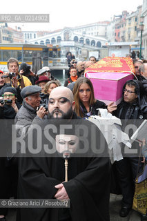 VENICE, NOVEMBER, 14TH 2009 - THE SYMBOLIC FUNERAL OF VENICE IN THE GRAND CANAL BY THE GROUP WWW.VENESSIA.COM. THE NUMBER OF VENITIAN CITIZENS NOW IS THE LOWEST IN HIS HISTORY, MINUS OF 60.000 ©Graziano Arici/Rosebud2/BLACKARCHIVES