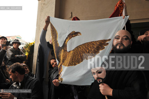 VENICE, NOVEMBER, 14TH 2009 - THE SYMBOLIC FUNERAL OF VENICE IN THE GRAND CANAL BY THE GROUP WWW.VENESSIA.COM. THE NUMBER OF VENITIAN CITIZENS NOW IS THE LOWEST IN HIS HISTORY, MINUS OF 60.000 ©Graziano Arici/Rosebud2/BLACKARCHIVES