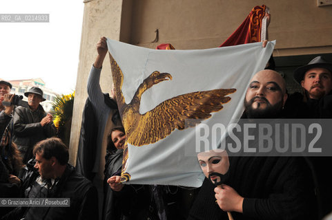 VENICE, NOVEMBER, 14TH 2009 - THE SYMBOLIC FUNERAL OF VENICE IN THE GRAND CANAL BY THE GROUP WWW.VENESSIA.COM. THE NUMBER OF VENITIAN CITIZENS NOW IS THE LOWEST IN HIS HISTORY, MINUS OF 60.000 ©Graziano Arici/Rosebud2/BLACKARCHIVES