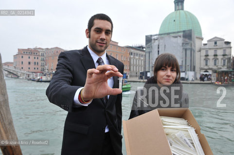 VENICE, NOVEMBER, 14TH 2009 - THE SYMBOLIC FUNERAL OF VENICE IN THE GRAND CANAL BY THE GROUP WWW.VENESSIA.COM. THE NUMBER OF VENITIAN CITIZENS NOW IS THE LOWEST IN HIS HISTORY, MINUS OF 60.000 : STUDENTS OF THE WPI-VENICE PROJECT CENTER OF NATIONAL GEOGRAFIC KEEP SOME BYOLOGICAL TRACES ON VENITIAN PEOPLE TO FIND A VENETIAN GENOMA ©Graziano Arici/Rosebud2/BLACKARCHIVES