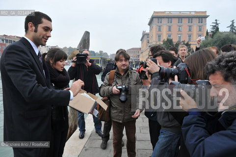VENICE, NOVEMBER, 14TH 2009 - THE SYMBOLIC FUNERAL OF VENICE IN THE GRAND CANAL BY THE GROUP WWW.VENESSIA.COM. THE NUMBER OF VENITIAN CITIZENS NOW IS THE LOWEST IN HIS HISTORY, MINUS OF 60.000 : STUDENTS OF THE WPI-VENICE PROJECT CENTER OF NATIONAL GEOGRAFIC KEEP SOME BYOLOGICAL TRACES ON VENITIAN PEOPLE TO FIND A VENETIAN GENOMA ©Graziano Arici/Rosebud2/BLACKARCHIVES