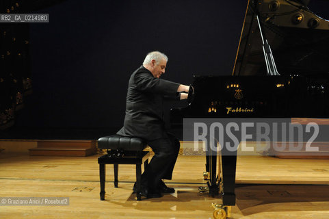 Venice - december, 12th 2009 - The conductor and pianist Daniel Barenboim in concert in the Gran Teaatro La Fenice of Venice and where receives the Prize A life in the Music ©Graziano Arici/Rosebud2