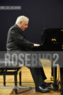 Venice - december, 12th 2009 - The conductor and pianist Daniel Barenboim in concert in the Gran Teaatro La Fenice of Venice and where receives the Prize A life in the Music ©Graziano Arici/Rosebud2