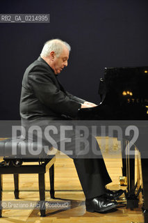 Venice - december, 12th 2009 - The conductor and pianist Daniel Barenboim in concert in the Gran Teaatro La Fenice of Venice and where receives the Prize A life in the Music ©Graziano Arici/Rosebud2