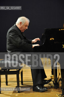 Venice - december, 12th 2009 - The conductor and pianist Daniel Barenboim in concert in the Gran Teaatro La Fenice of Venice and where receives the Prize A life in the Music ©Graziano Arici/Rosebud2