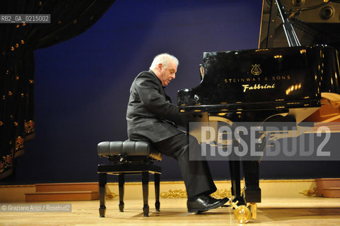 Venice - december, 12th 2009 - The conductor and pianist Daniel Barenboim in concert in the Gran Teaatro La Fenice of Venice and where receives the Prize A life in the Music ©Graziano Arici/Rosebud2