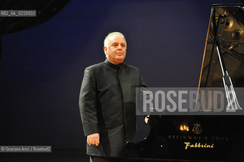 Venice - december, 12th 2009 - The conductor and pianist Daniel Barenboim in concert in the Gran Teaatro La Fenice of Venice and where receives the Prize A life in the Music ©Graziano Arici/Rosebud2