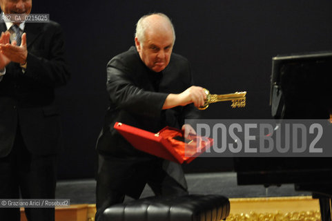 Venice - december, 12th 2009 - The conductor and pianist Daniel Barenboim in concert in the Gran Teaatro La Fenice of Venice and where receives the Prize A life in the Music ©Graziano Arici/Rosebud2