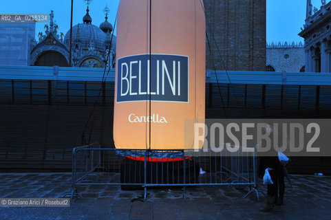 Venice7 februry 2010 - Carnival in St.Marks Square in Venice ©Graziano Arici/Rosebud2 carnevale maschera sponsor