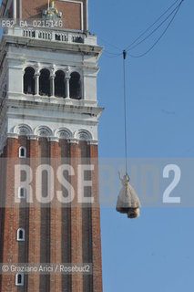 Venice7 februry 2010 - Carnival in St.Marks Square in Venice : Volo dellAngelo  Angel flight by countess Bianca Brandolini dAdda ©Graziano Arici/Rosebud2 carnevale maschera
