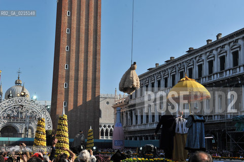 Venice7 februry 2010 - Carnival in St.Marks Square in Venice : Volo dellAngelo  Angel flight by countess Bianca Brandolini dAdda ©Graziano Arici/Rosebud2 carnevale maschera