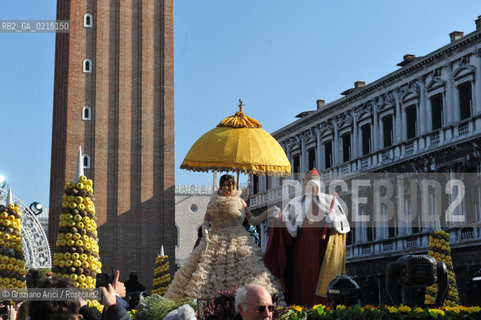 Venice7 februry 2010 - Carnival in St.Marks Square in Venice : Volo dellAngelo  Angel flight by countess Bianca Brandolini dAdda ©Graziano Arici/Rosebud2 carnevale maschera