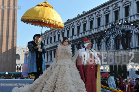 Venice7 februry 2010 - Carnival in St.Marks Square in Venice : Volo dellAngelo  Angel flight by countess Bianca Brandolini dAdda ©Graziano Arici/Rosebud2 carnevale maschera