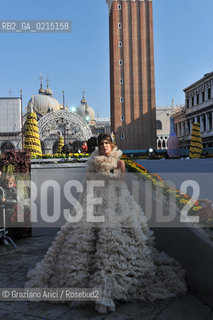 Venice7 februry 2010 - Carnival in St.Marks Square in Venice : Volo dellAngelo  Angel flight by countess Bianca Brandolini dAdda ©Graziano Arici/Rosebud2 carnevale maschera