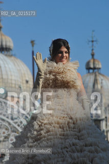 Venice7 februry 2010 - Carnival in St.Marks Square in Venice : Volo dellAngelo  Angel flight by countess Bianca Brandolini dAdda ©Graziano Arici/Rosebud2 carnevale maschera