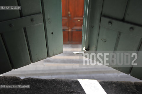 Arles (France - Provence - Provenza) 8/09 - Street in Arles ©Graziano Arici/Rosebud2 geo finestra