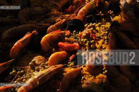 Arles (France - Provence - Provenza) 8/09 - Saturday Market in Arles  ©Graziano Arici/Rosebud2 geo mercato frutta verdura oliva