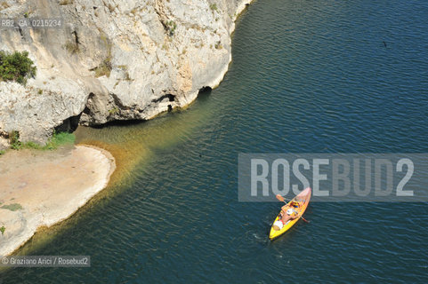 Pont-du Gard (France - Provence - Provenza) 8/09 - Pont-du-gard  ©Graziano Arici/Rosebud2 geo acquedotto romano barca fiume albero valentina