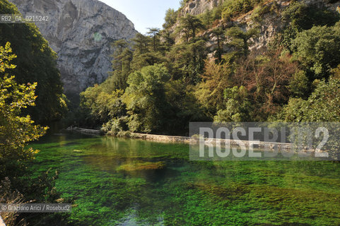 Vaucluse (France - Provence - Provenza) 8/09 - Fontaine de Vaucluse - spring Petrarca Laura ©Graziano Arici/Rosebud2 geo sorgente acqua verde