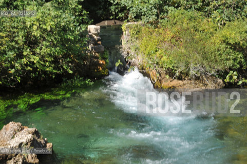 Vaucluse (France - Provence - Provenza) 8/09 - Fontaine de Vaucluse - spring Petrarca Laura ©Graziano Arici/Rosebud2 geo sorgente acqua verde