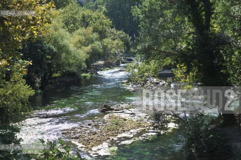Vaucluse (France - Provence - Provenza) 8/09 - Fontaine de Vaucluse - spring Petrarca Laura ©Graziano Arici/Rosebud2 geo sorgente acqua verde