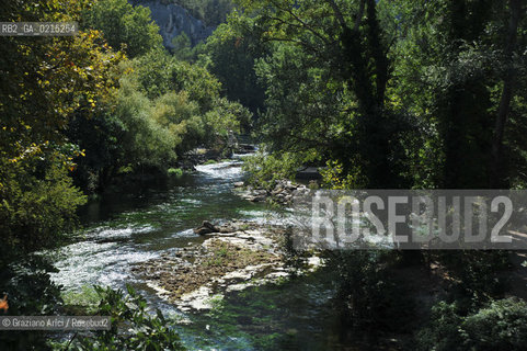Vaucluse (France - Provence - Provenza) 8/09 - Fontaine de Vaucluse - spring Petrarca Laura ©Graziano Arici/Rosebud2 geo sorgente acqua verde
