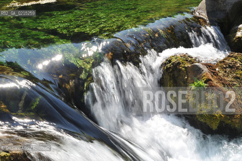 Vaucluse (France - Provence - Provenza) 8/09 - Fontaine de Vaucluse - spring Petrarca Laura ©Graziano Arici/Rosebud2 geo sorgente acqua verde