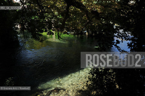 Vaucluse (France - Provence - Provenza) 8/09 - Fontaine de Vaucluse - spring Petrarca Laura ©Graziano Arici/Rosebud2 geo sorgente acqua verde