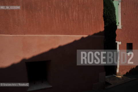 Roussillon (France - Provence - Provenza) 8/09 - colour ©Graziano Arici/Rosebud2 geo ocra rosso giallo