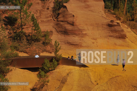Roussillon (France - Provence - Provenza) 8/09 - colour ©Graziano Arici/Rosebud2 geo ocra rosso giallo