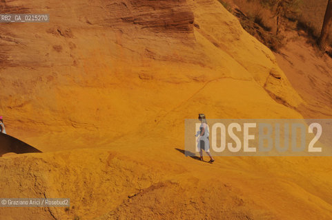 Roussillon (France - Provence - Provenza) 8/09 - colour ©Graziano Arici/Rosebud2 geo ocra rosso giallo