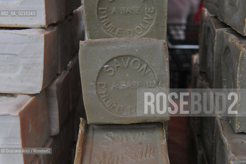 Arles (France - Provence - Provenza) 8/09 - market soap ©Graziano Arici/Rosebud2 geo sapone gastronomia