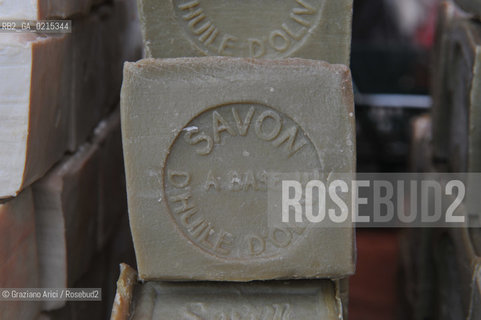 Arles (France - Provence - Provenza) 8/09 - market soap ©Graziano Arici/Rosebud2 geo sapone gastronomia