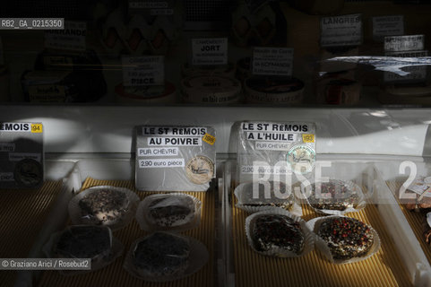 Arles (France - Provence - Provenza) 8/09 - market  cheese ©Graziano Arici/Rosebud2 geo formaggio gastronomia