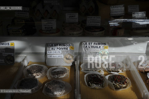 Arles (France - Provence - Provenza) 8/09 - market  cheese ©Graziano Arici/Rosebud2 geo formaggio gastronomia