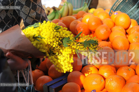 Arles (France - Provence - Provenza) 8/09 - market  fruits ©Graziano Arici/Rosebud2 geo frutta gastronomia