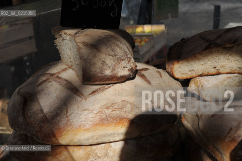 Arles (France - Provence - Provenza) 8/09 - market  breadc ©Graziano Arici/Rosebud2 geo pane gastronomia