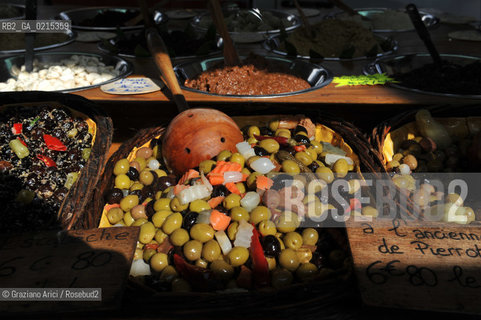 Arles (France - Provence - Provenza) 8/09 - market  olive ©Graziano Arici/Rosebud2 geo oliva gastronomia