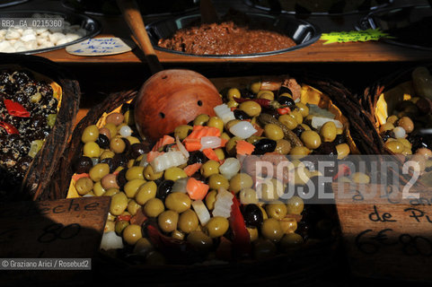 Arles (France - Provence - Provenza) 8/09 - market  olive ©Graziano Arici/Rosebud2 geo oliva gastronomia