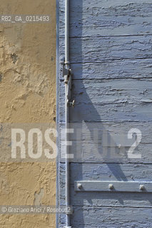 Arles (France - Provence - Provenza) 8/09 -Feria de Paques window ©Graziano Arici/Rosebud2 geo finestra.