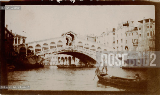 VENEZIA, PONTE DI RIALTO, SENZA DATA. STAMPA ALLALBUMINA   .INCOLLATA SU CARTONCINO, CARTE DE VISITE, CM 11,7X6,9  ©ARCHIVIO Graziano Arici/Rosebud2  POSATA IN STUDIO, MESTIERI, FOTOANTICHE.-VENICE, RIALTOS BRIDGE, UNDATED. ALBUMEN PHOTOGRAPH MOUNTED ON CARDBOARD, CARTE DE VISITE, CM 11,7X6,9 ©Graziano Arici / rosebud2
