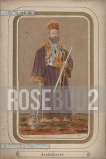 -VENEZIA, ARCIDIACONO,  SENZA DATA. STAMPA ALLALBUMINA COLORATA A MANO INCOLLATA SU CARTONCINO, DALL ALBUM: COSTUMES DE L EGLISE ARMENIENNE, CM 11,6X7,6  ©ARCHIVIO Graziano Arici/Rosebud2  POSATA IN STUDIO, MESTIERI, FOTOANTICHE.-VENICE, ARCHDEACON, UNDATED. ALBUMEN PHOTOGRAPH HAND COLORED MOUNTED ON CARDBOARD, FROM THE ALBUM: COSTUMES DE L EGLISE ARMENIENNE,  CM 11,6X7,6 ©Graziano Arici / rosebud2