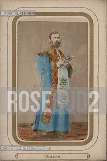 -VENEZIA, DIACONO, SENZA DATA. STAMPA ALLALBUMINA COLORATA A MANO INCOLLATA SU CARTONCINO, DALL ALBUM: COSTUMES DE L EGLISE ARMENIENNE, CM 11,6X7,6  ©ARCHIVIO Graziano Arici/Rosebud2  POSATA IN STUDIO, MESTIERI, FOTOANTICHE.-VENICE, DEACON, UNDATED. ALBUMEN PHOTOGRAPH HAND COLORED MOUNTED ON CARDBOARD, FROM THE ALBUM: COSTUMES DE L EGLISE ARMENIENNE,  CM 11,6X7,6 ©Graziano Arici / rosebud2