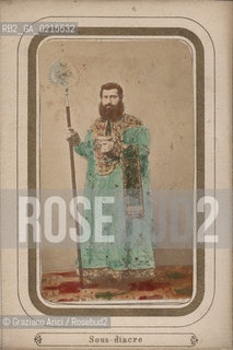 -VENEZIA, DIACONO, SENZA DATA. STAMPA ALLALBUMINA COLORATA A MANO INCOLLATA SU CARTONCINO, DALL ALBUM: COSTUMES DE L EGLISE ARMENIENNE, CM 11,6X7,6  ©ARCHIVIO Graziano Arici/Rosebud2  POSATA IN STUDIO, MESTIERI, FOTOANTICHE.-VENICE, DEACON, UNDATED. ALBUMEN PHOTOGRAPH HAND COLORED MOUNTED ON CARDBOARD, FROM THE ALBUM: COSTUMES DE L EGLISE ARMENIENNE,  CM 11,6X7,6 ©Graziano Arici / rosebud2