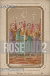 -VENEZIA, BAMBINI DEL CORO, SENZA DATA. STAMPA ALLALBUMINA COLORATA A MANO INCOLLATA SU CARTONCINO, DALL ALBUM: COSTUMES DE L EGLISE ARMENIENNE, CM 11,6X7,6  ©ARCHIVIO Graziano Arici/Rosebud2  POSATA IN STUDIO, MESTIERI, FOTOANTICHE.-VENICE, CHILDREN OF THE CHOIR, UNDATED. ALBUMEN PHOTOGRAPH HAND COLORED MOUNTED ON CARDBOARD, FROM THE ALBUM: COSTUMES DE L EGLISE ARMENIENNE,  CM 11,6X7,6 ©Graziano Arici / rosebud2